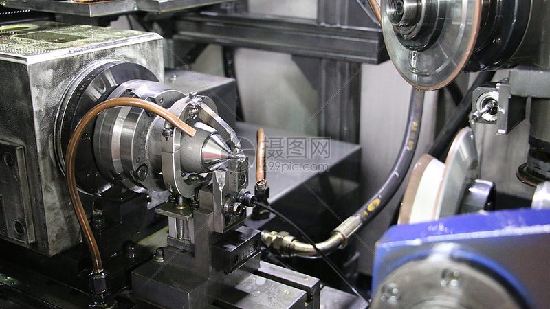 立式加工中心编程实例：FANUC系统操作解析
